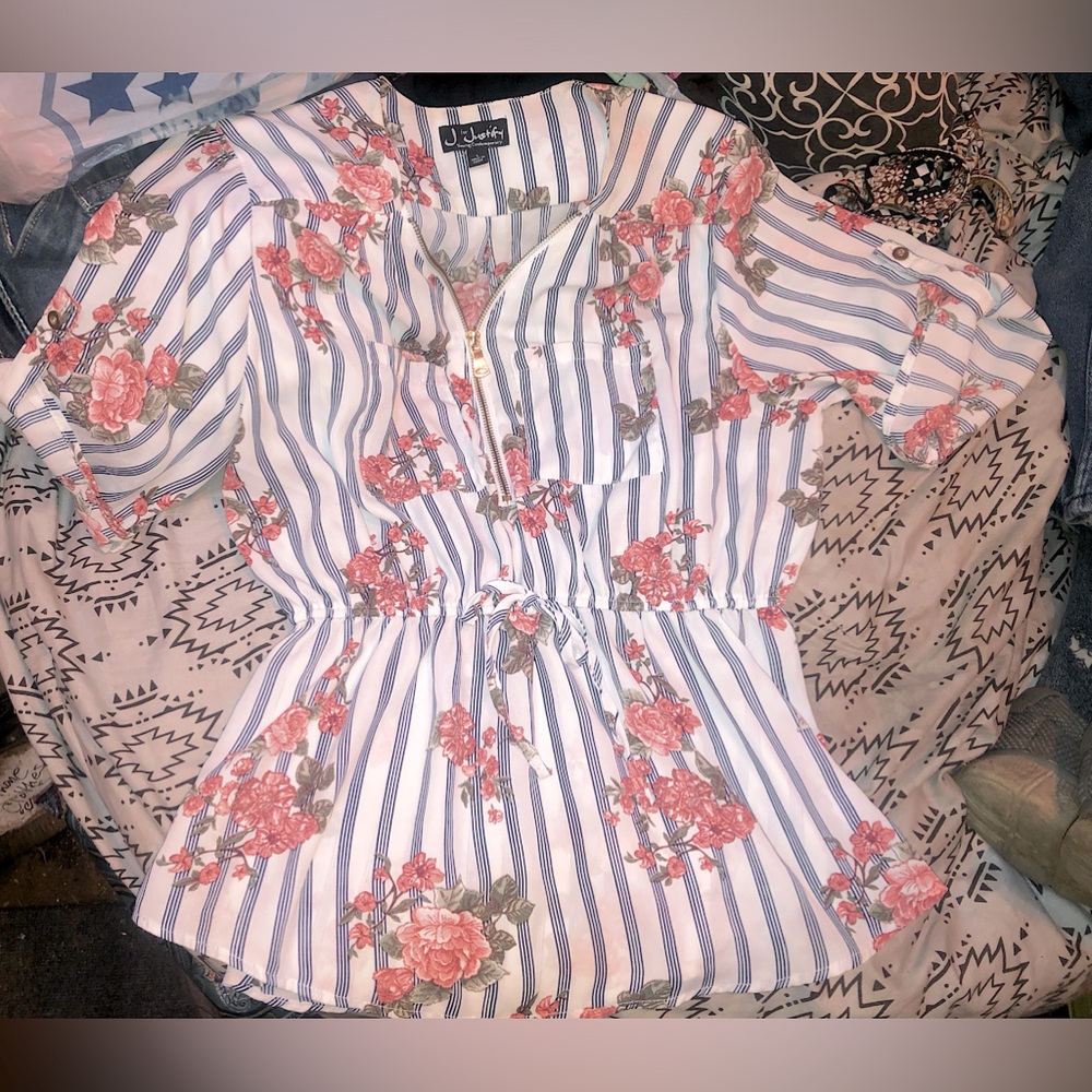 J for Justify Blouse Size Large **LIKE NEW**